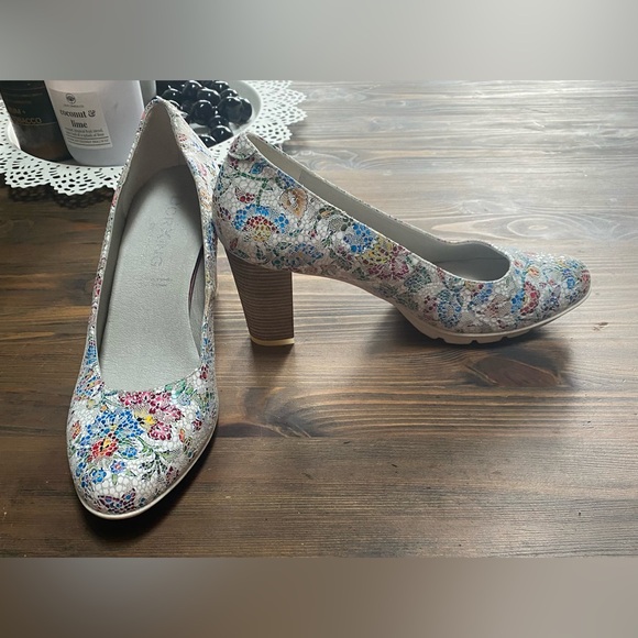 Dorking By Fluchos Pumps multi flower rainbow of colours - Picture 4 of 8